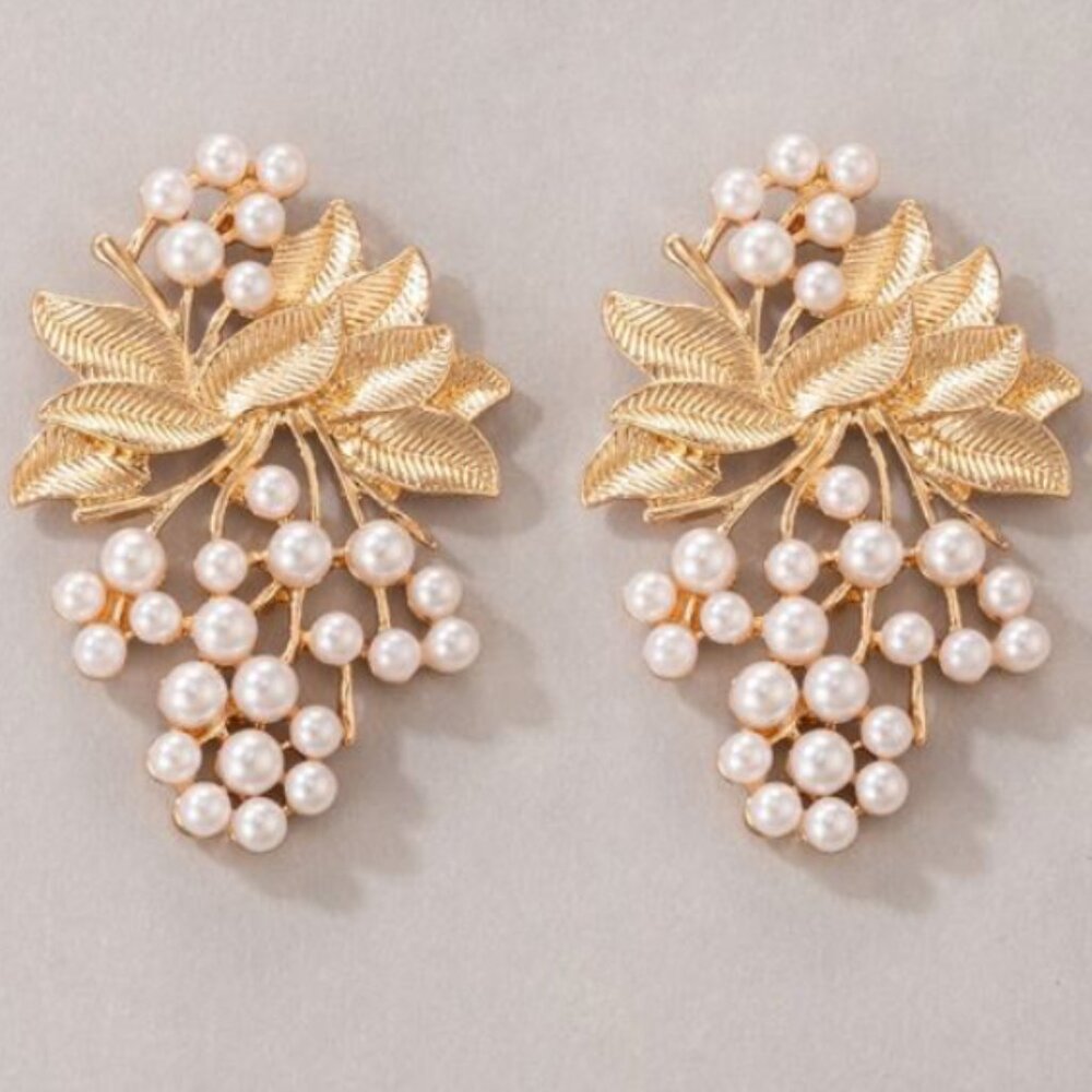 Women's Gold Leaf With Faux Pearls Hanging Earrings